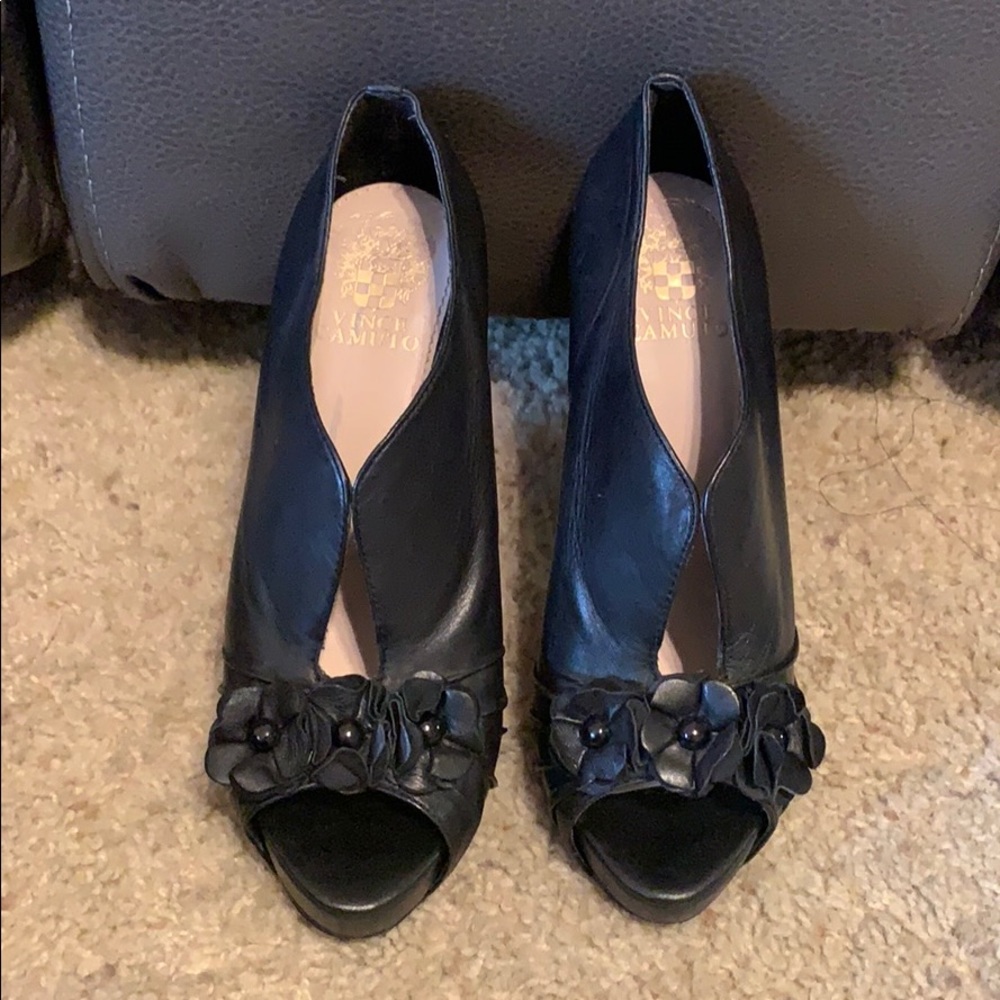 Vince Cumuto open toe heel. Black, ladies US7